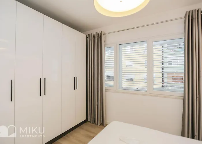 Miku Apartment-brand New At Wilson Square Appartement Tirana