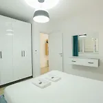 Miku Apartment-brand New At Wilson Square Appartement *