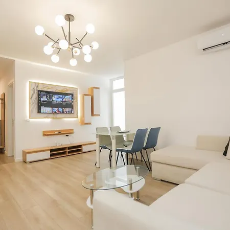 Miku Apartment-brand New At Wilson Square Appartement *