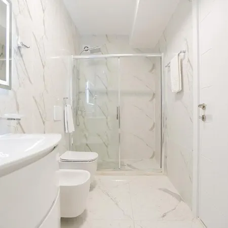 Miku Apartment-brand New At Wilson Square * تيرانا